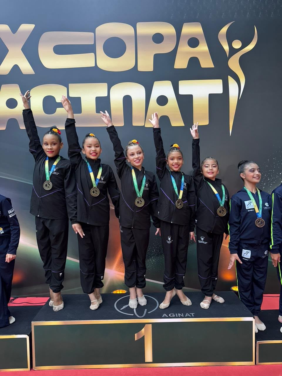 Gimnastas de The Victory Gym en competencia
